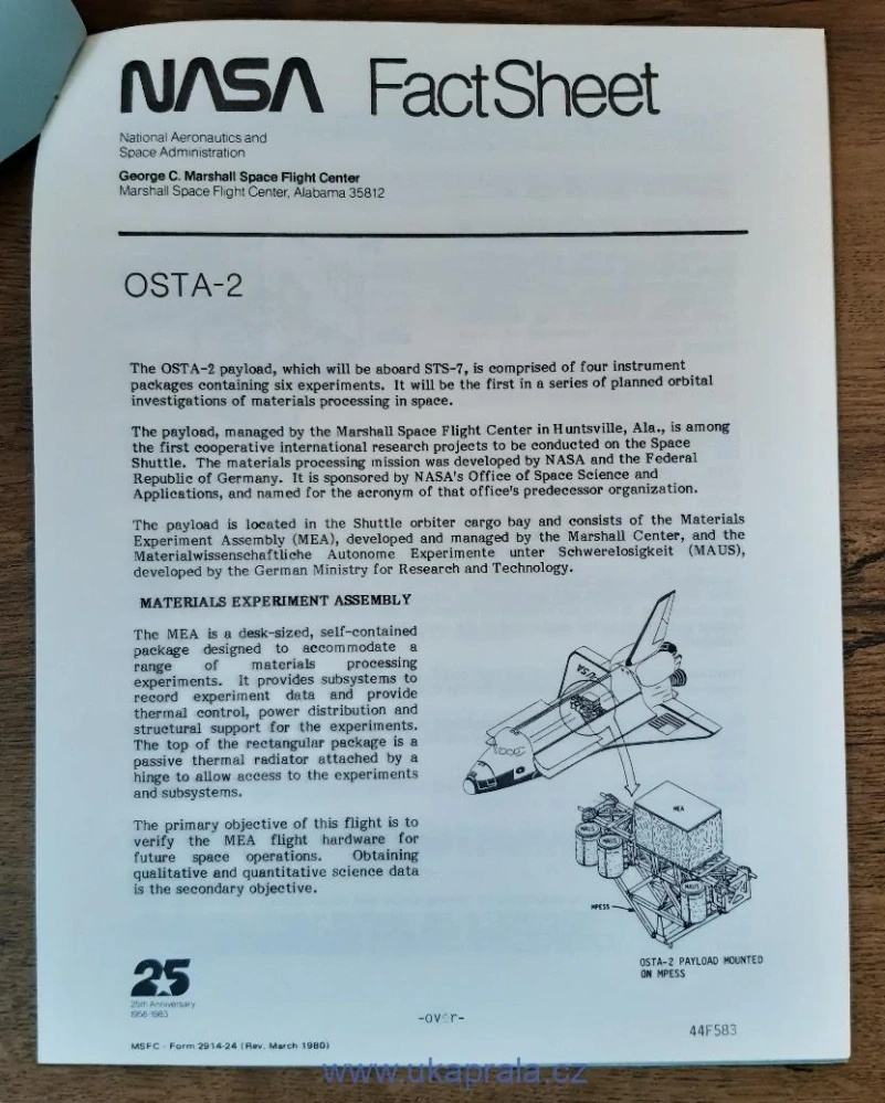 Originální prospekt NASA "Information Kit" k misi STS 7 raketoplánu Challenger, r. 1983