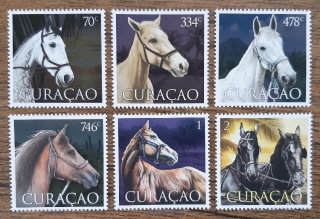 Curacao ** série 597/602 koně r .2021